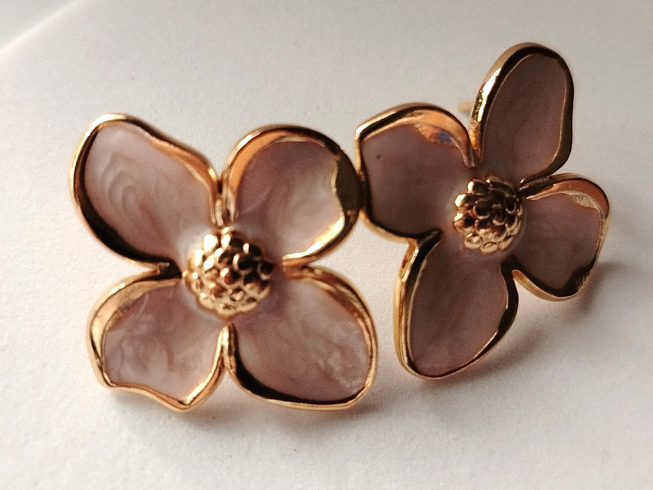 Gold Polish Korean Flower Tops with Pearlish Pink Enamel
