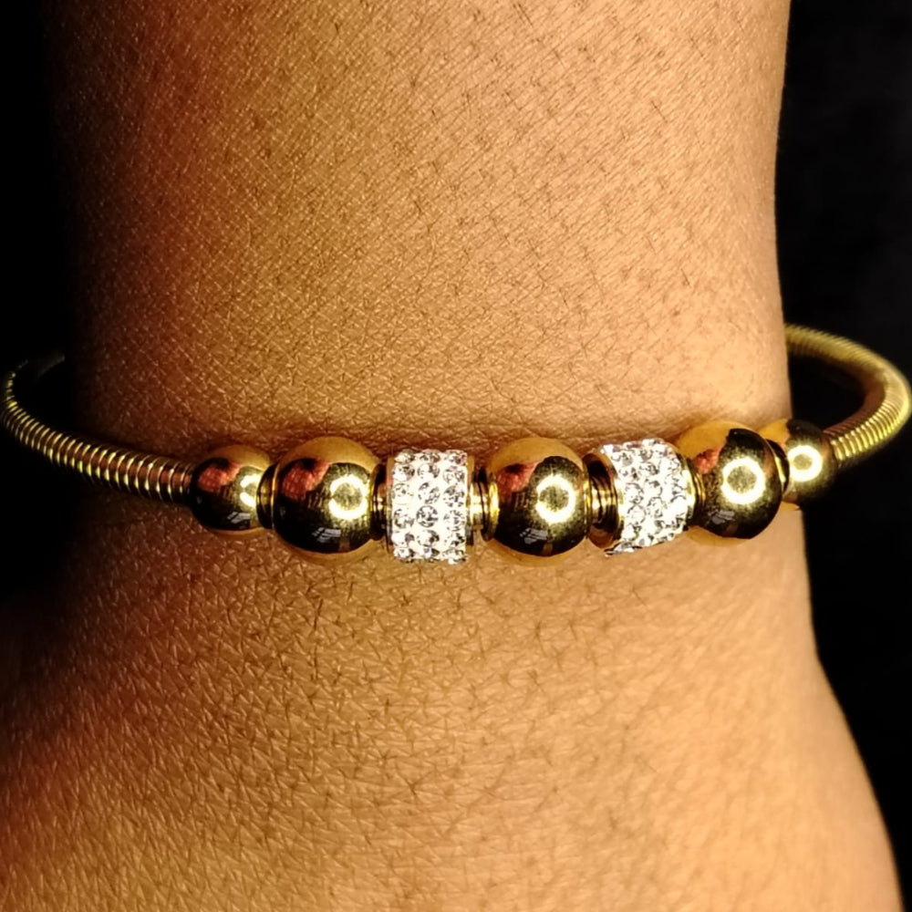 MOdel Wearing Anti-tarnish Glden bead Bracelet with AD