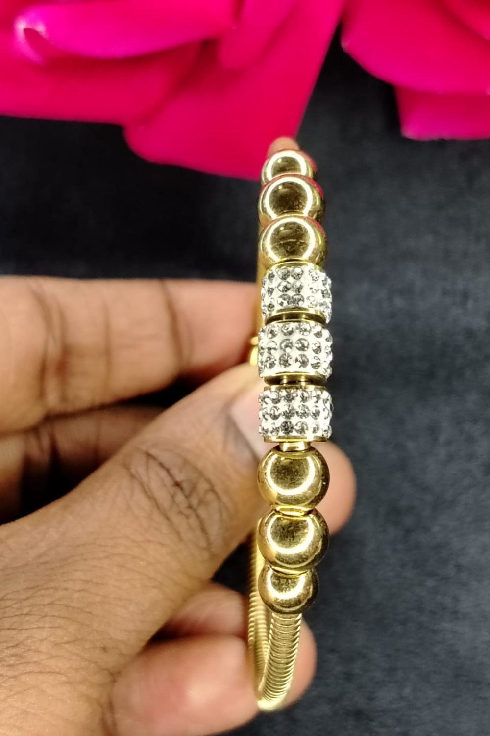 MOdel Holding Anti-tarnish AD Braceelt