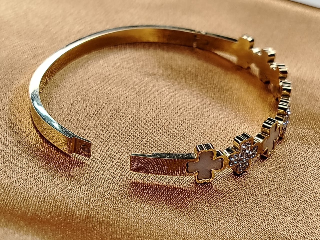 Mother of Pearl Clover Bracelet