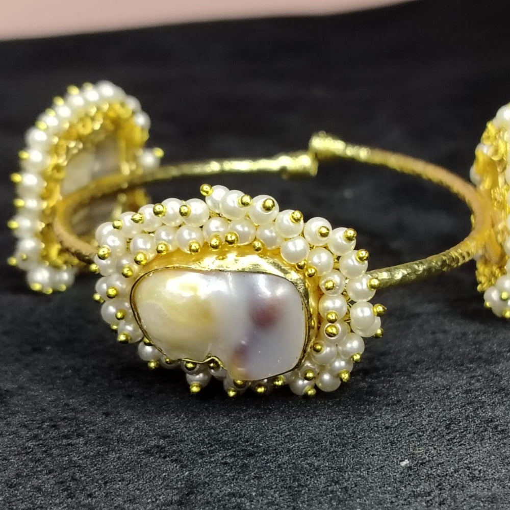 Natural Pearl with Hand-worked Pearl Beads on a Golden Bracelet