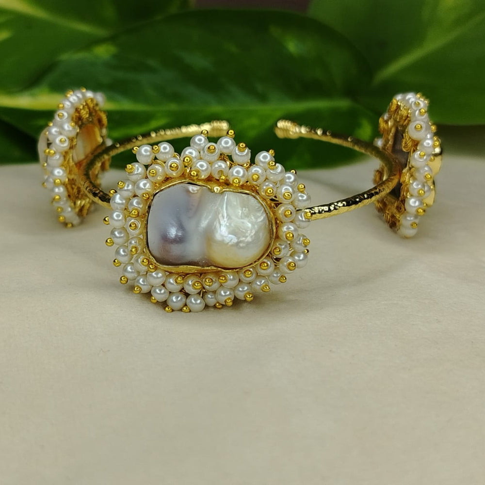 Golden Sleek Bracelet with Natural Pearl and Pearl Beads