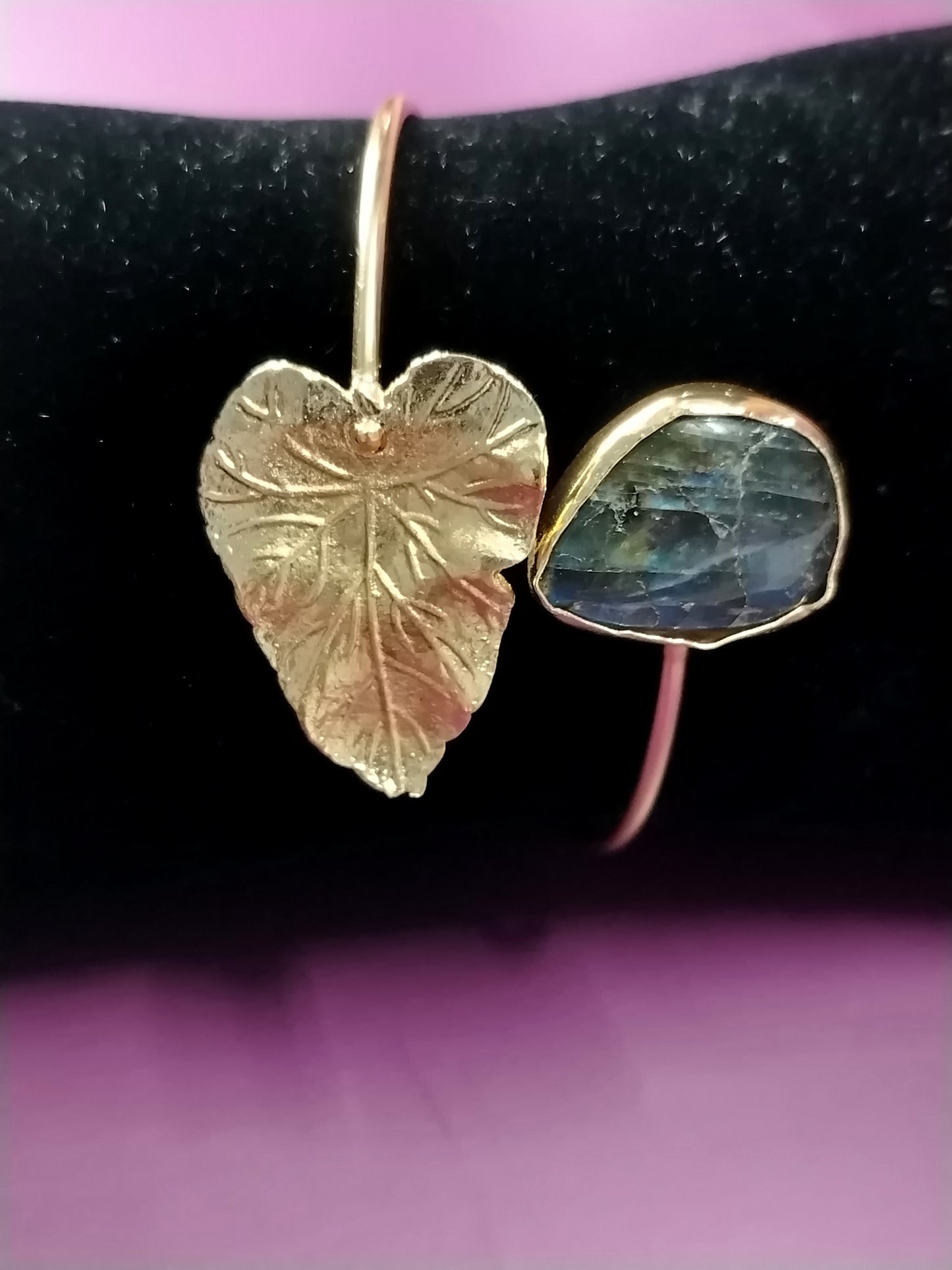 Leaf Motif Natural Stone Bracelet