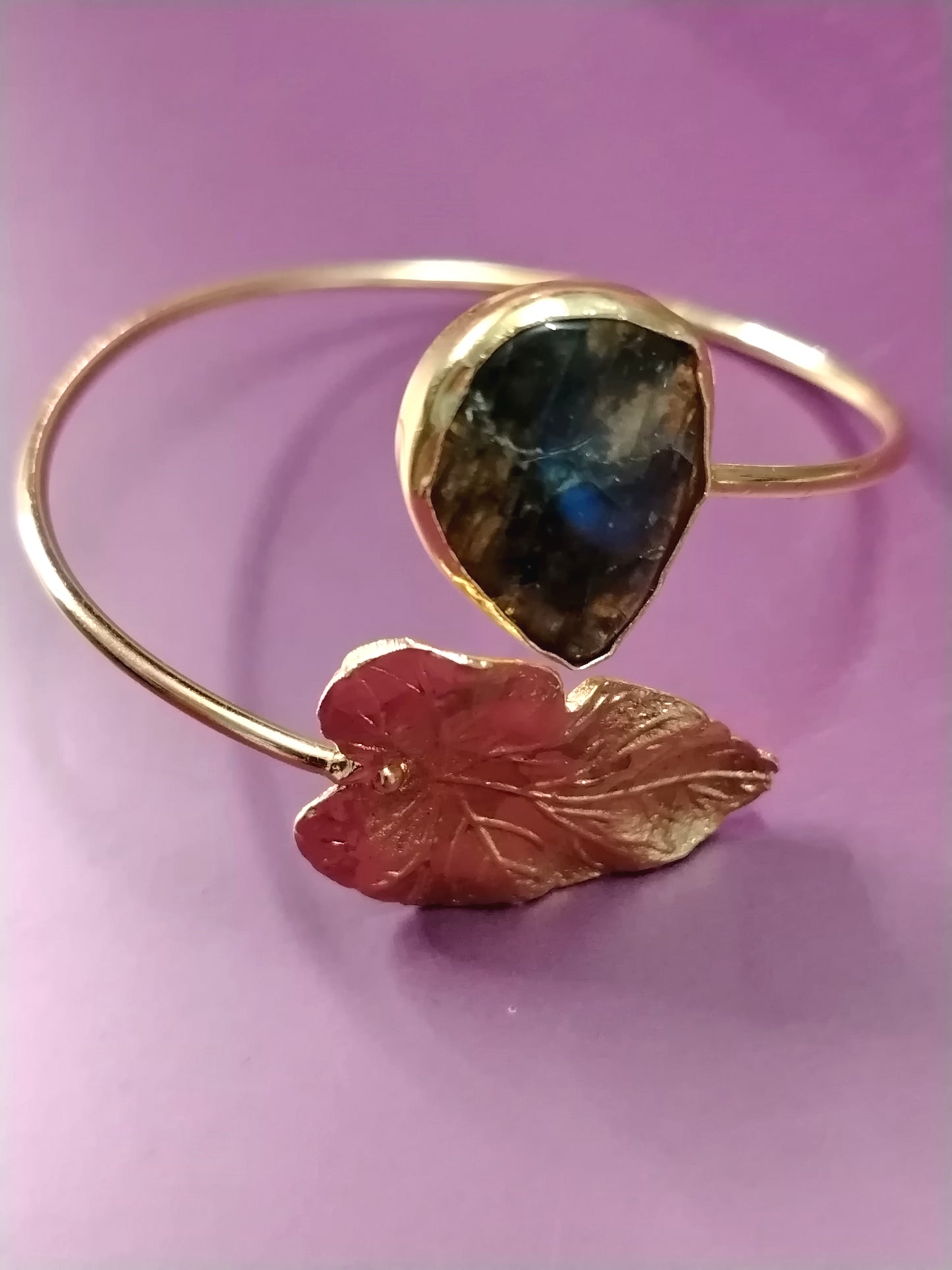 Leaf Motif Natural Stone Bracelet