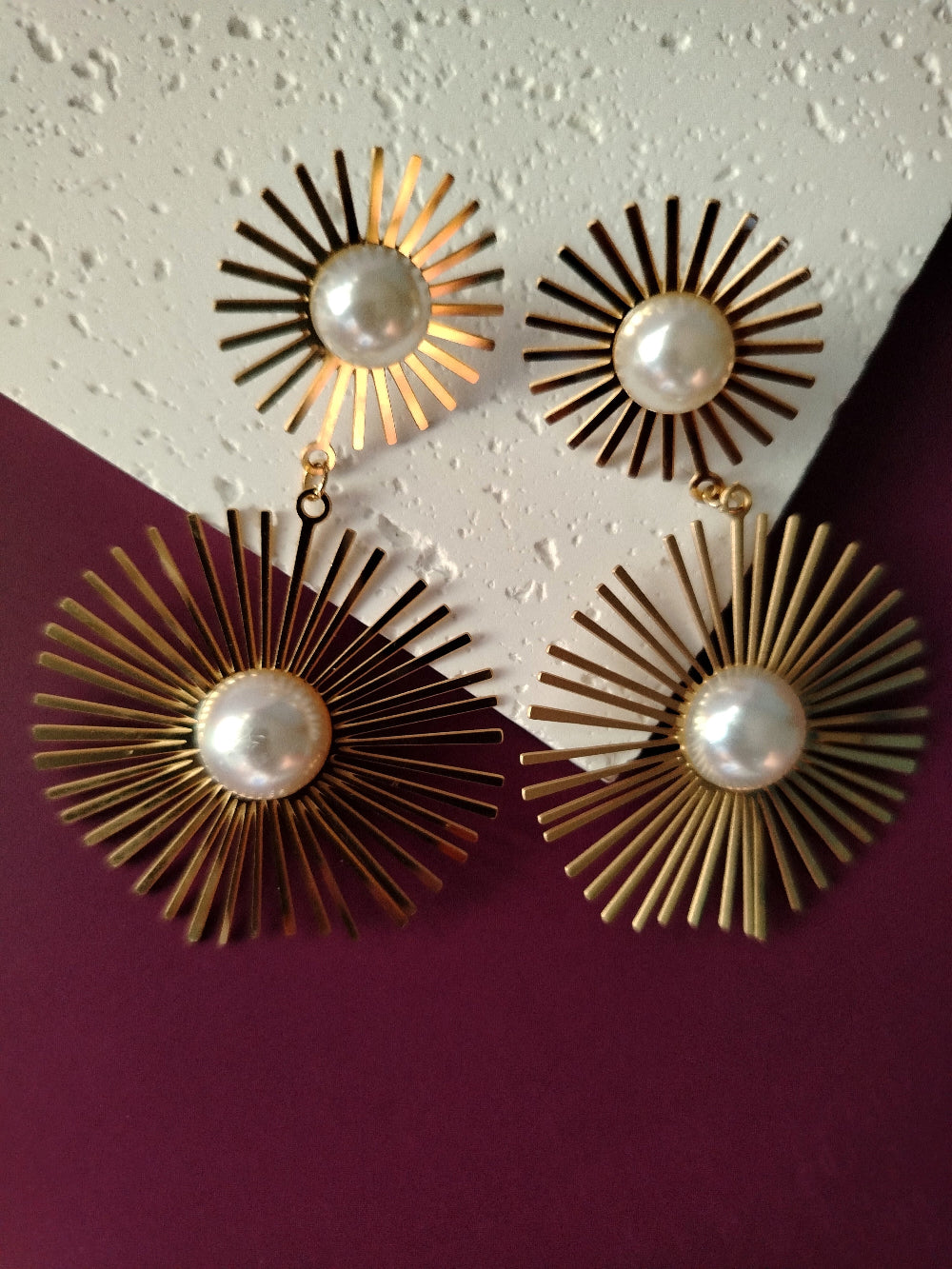Sun-shaped Flower earrings with Pearl on Gypsum
