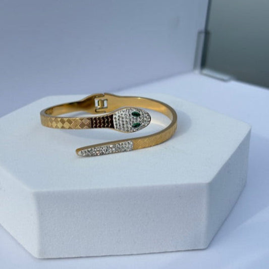 Anti- tarnish Snake-head Braclelet with Green Crystal Eyes